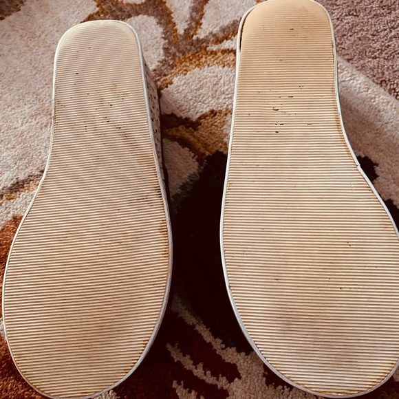 EUC - Nice Guess Sandal platforms Size 7.5 with a memory foam layer on foot bed - Picture 8 of 8